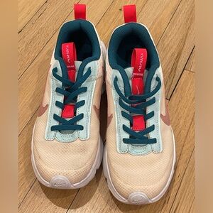 Girl’s Nike Air Max INTRLK Lite